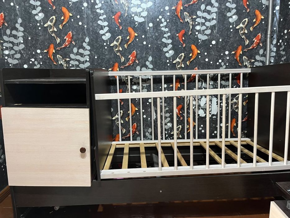 Продам детскую кроватку с матрасом