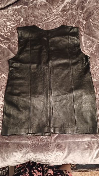 Жилетка женская. Чистая кожа! Новая.