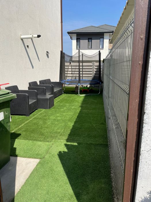 Vand apartament in vila cu curte proprie