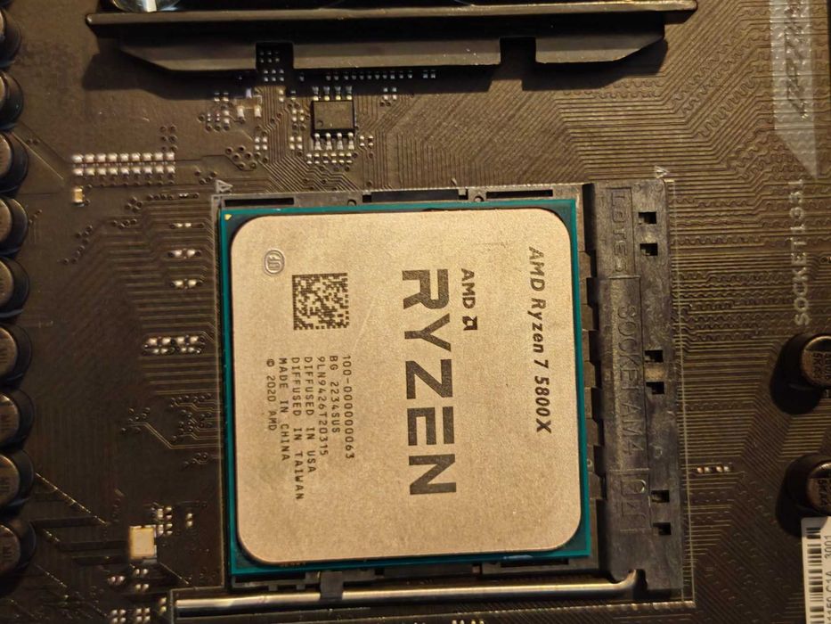 ASUS ROG Strix X570-E Gaming WIFI + RYZEN 7 5800X 8-Core (4.7 GHz )  + 32GB 3200MHZ DDR4