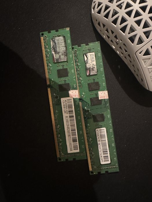 Оперативный памит DDR3 8gb 4/4
