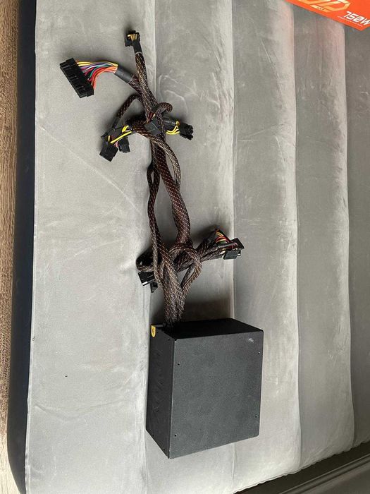 Vand ASUS B450 +AMD Ryzen 5 3600X 16GB RAM DDR4 + Sursa Njoy 650W