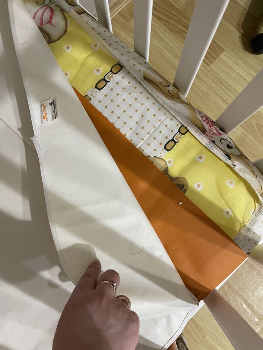 Детская кроватка с матрасом