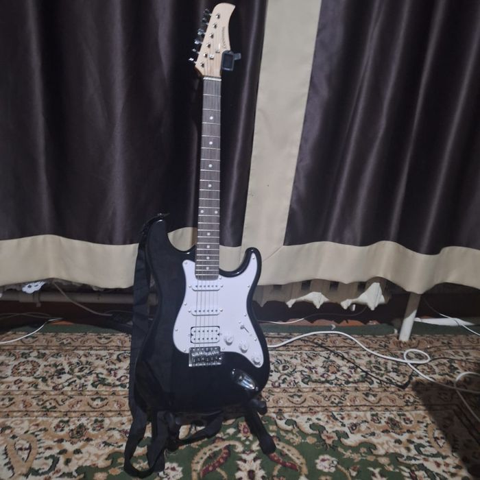 Продам электро гитару