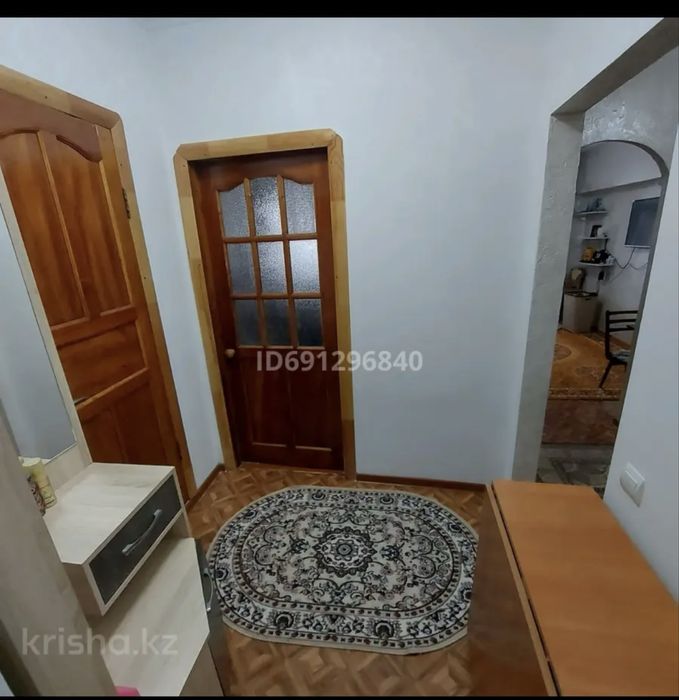 Продам двух комнатную квартиру .