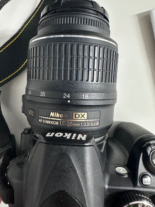 Nikon D3100 cu obiectiv  18–55mm + încărcător + baterie