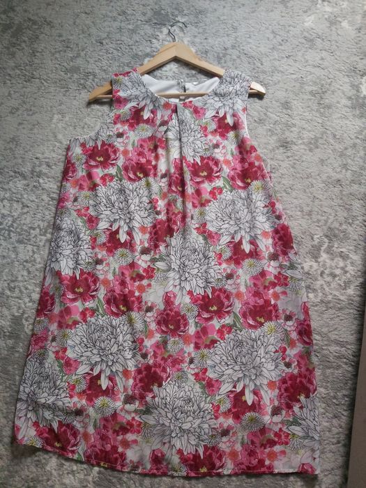 Vand rochie alb cu roz