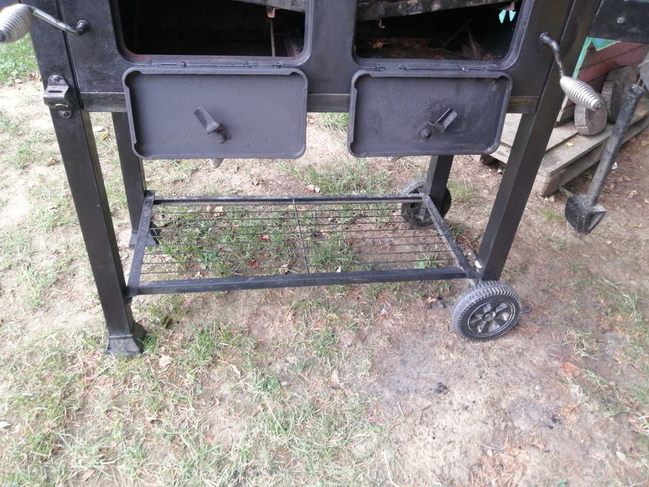 Grătar mare cu grilaj de fonta, cu focar reglabil pe inaltime