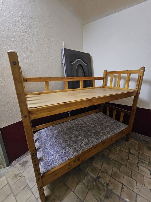 Продаётся детская мебель. Двухэтажные детские деревянные кровати.
