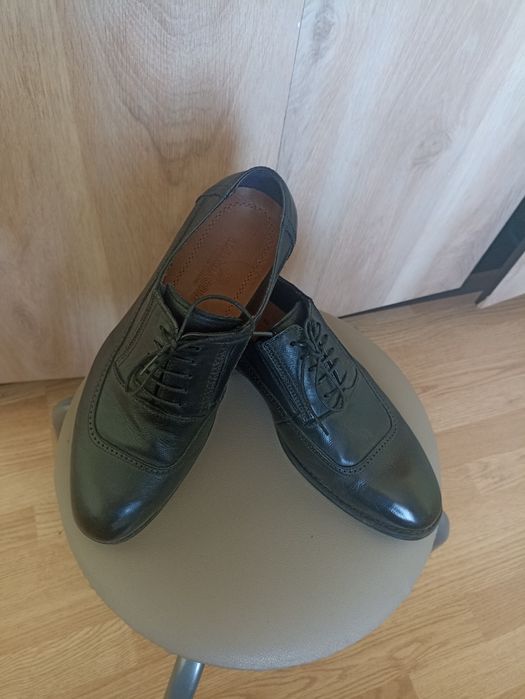 Черные мужские туфли