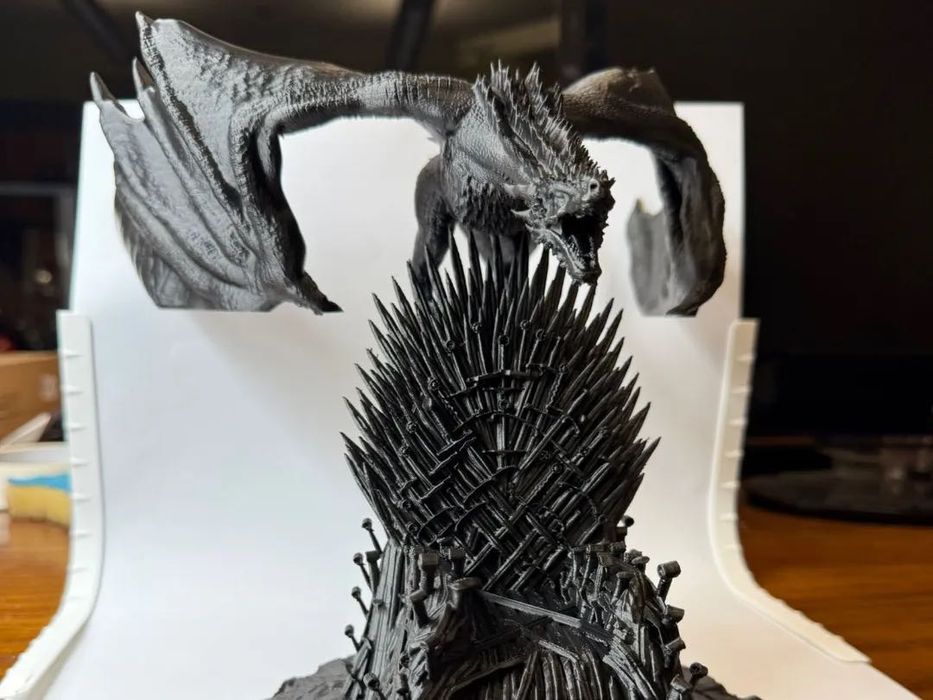 Декоративна фигура "Железният трон" (с дракон) от Game of Thrones