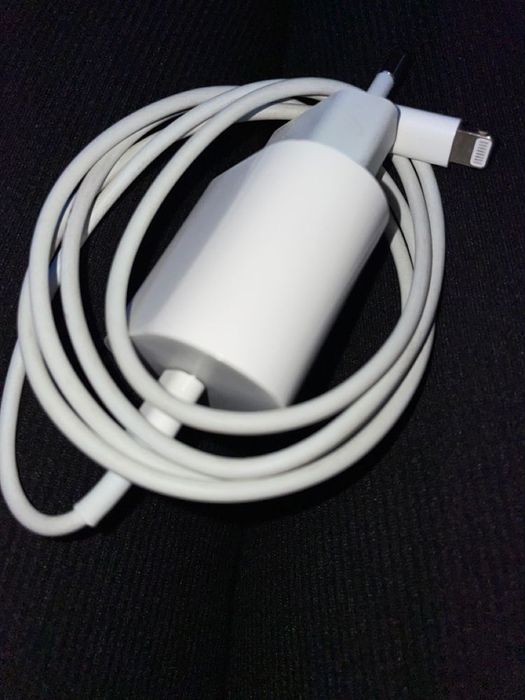 Зарядка на Айфон