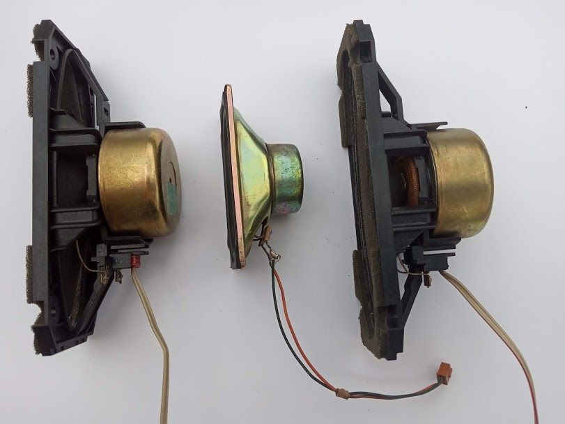 ПродавамУпотребявани тон колонки 3 броя