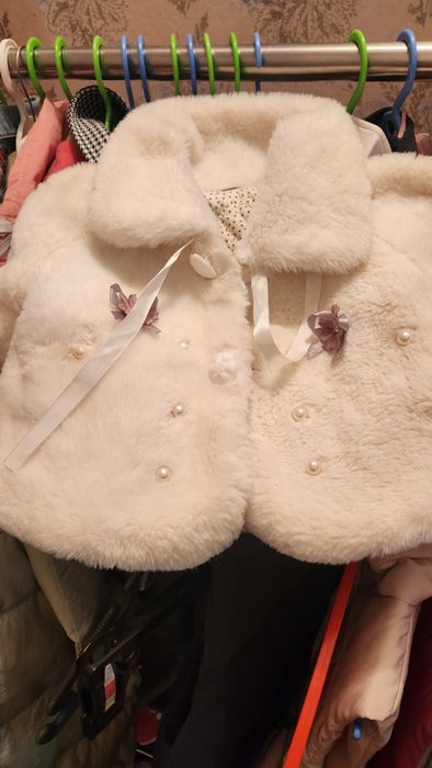 Шубка  белая красивая