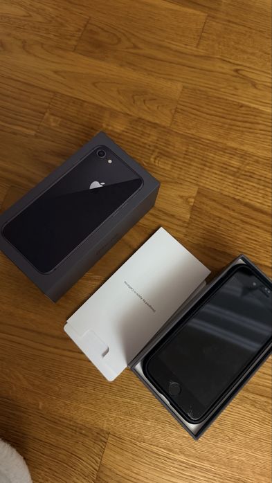 iPhone 8, 64 mg 100%
