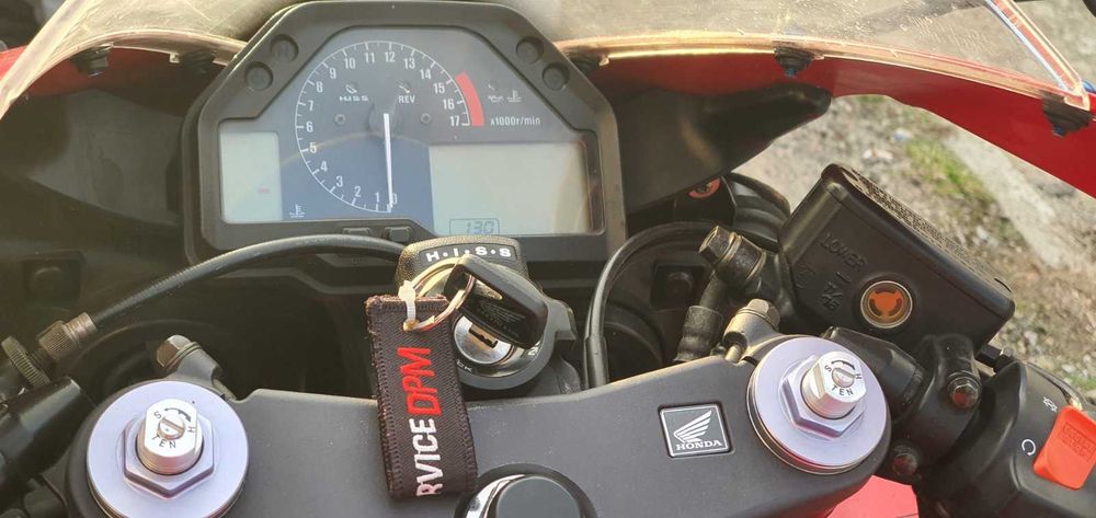 Продавам Hondа СВR 600 RR- като НОВ !