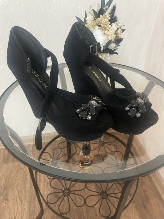 Продам босоножки