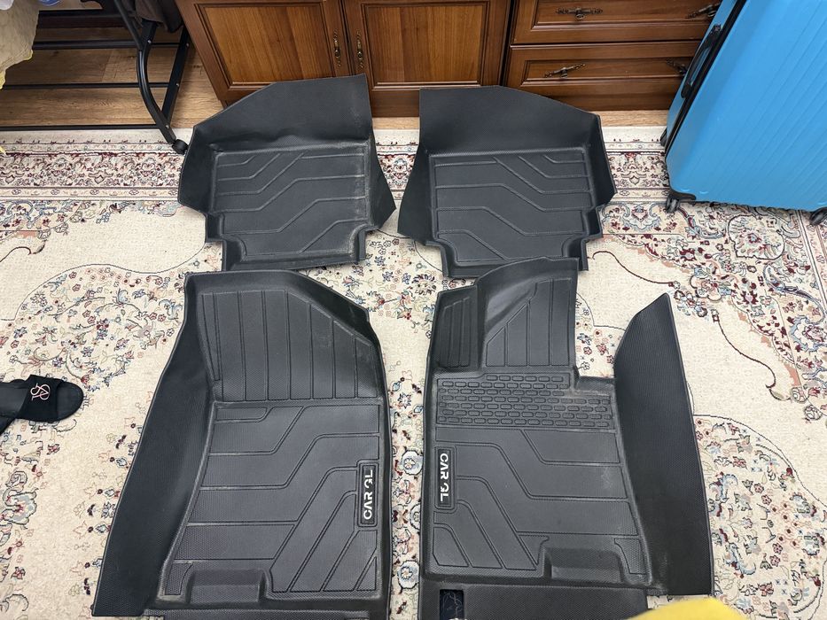 Продаётся  автоковрики 3D с бортами