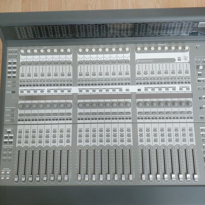 Avid C24 студийный цифровой микшер Digidesign