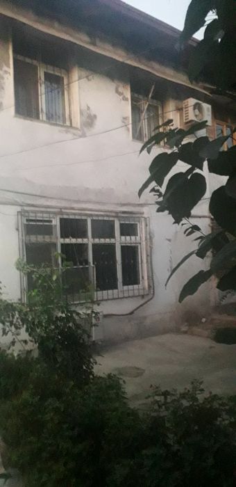 Поменяю 2 квартиры на дом в Янгибазаре