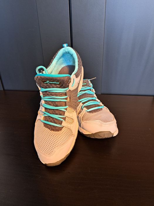 Încălțăminte Decathlon gri-turcoaz, ușoară și comodă