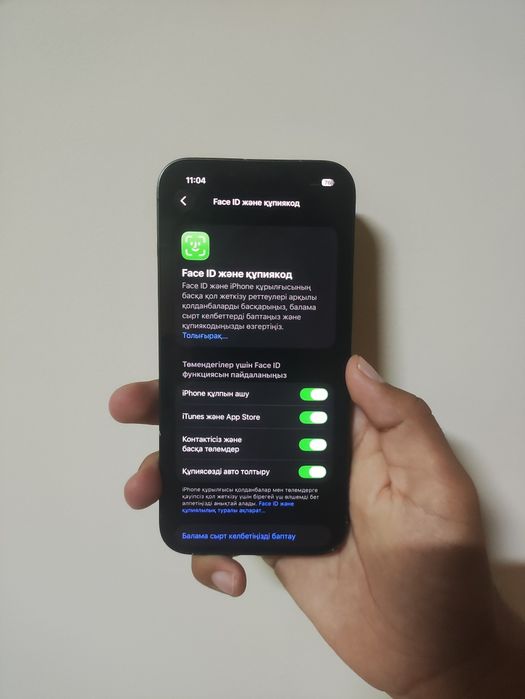 iPhone 13 green.