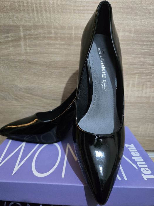 Елегантни лачени обувки