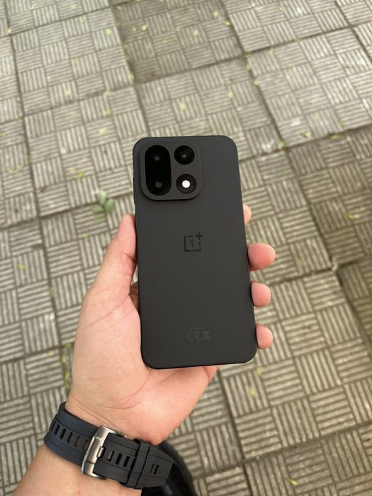Продавам Oneplus 15 512gb