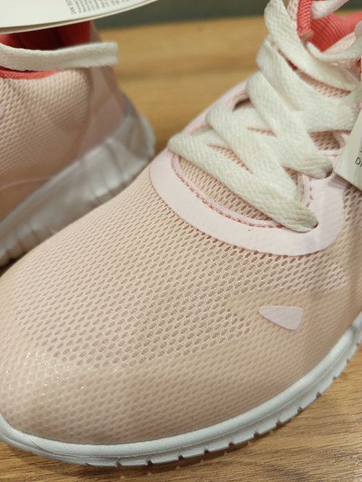 Чисто нови дамски маратонки 39 номер