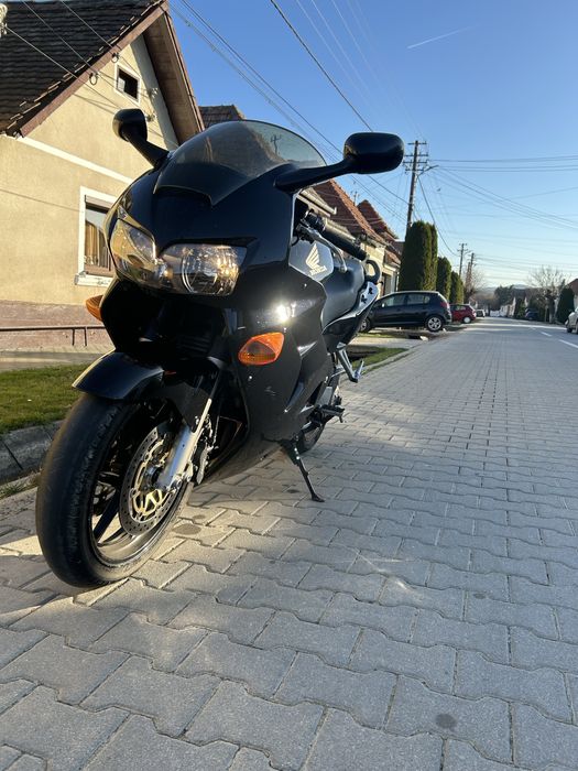 Se vinde honda vfr800