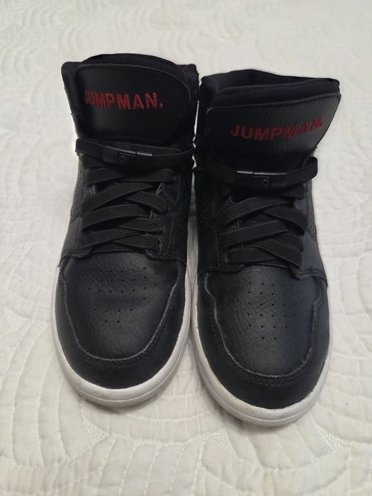 Bascheti jordan marimea 33