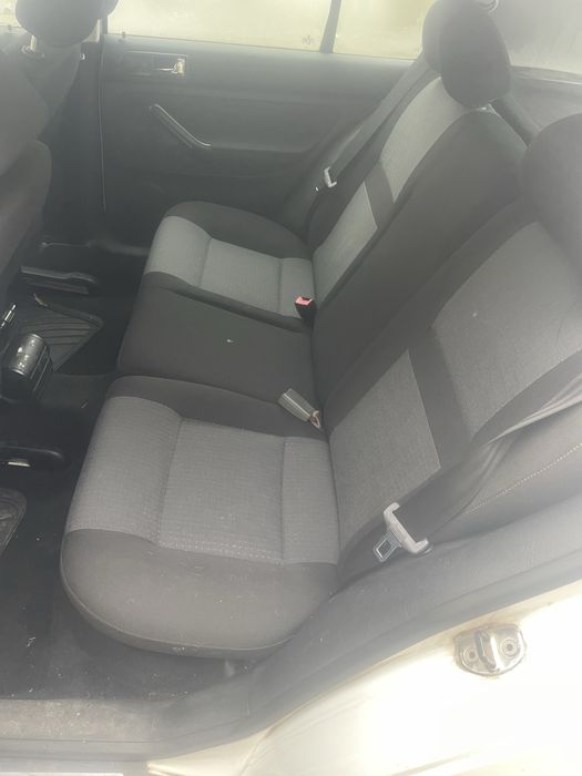 Dezmembrez golf 4 1,4 benzina