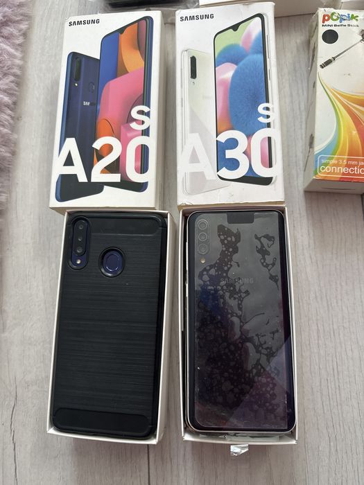 Vand diverse, telefoane, baterie externa, selfiestick, ceasuri inteligente