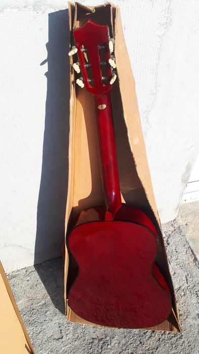 Vînd chiar pt copii stare bună la suma Vînd chitara pt copii la suma