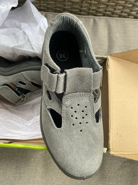 Чисто нови обувки Stenso