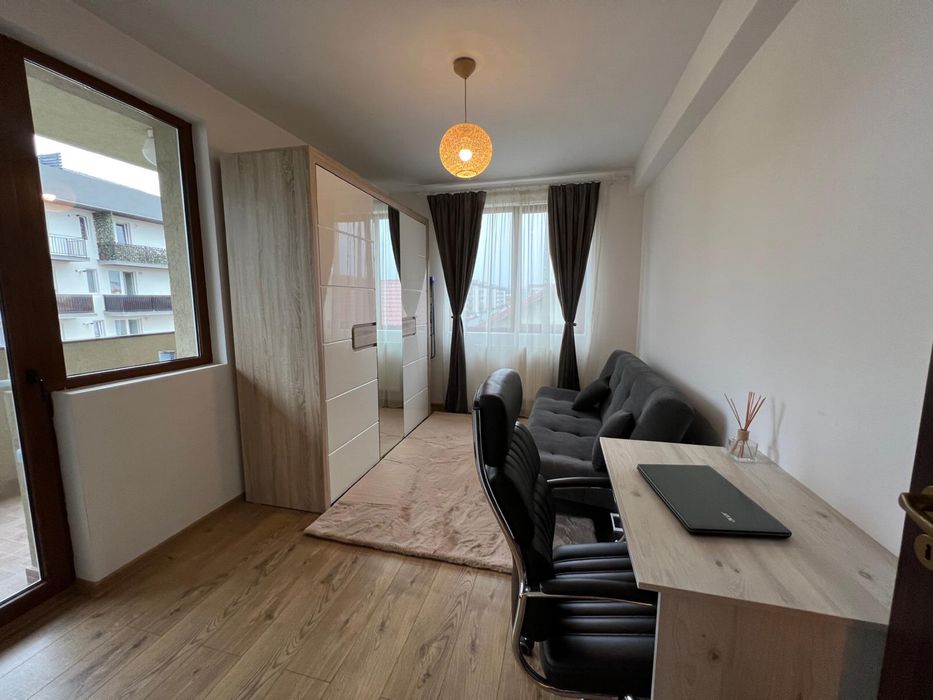 Închiriez apartament 3 camere
