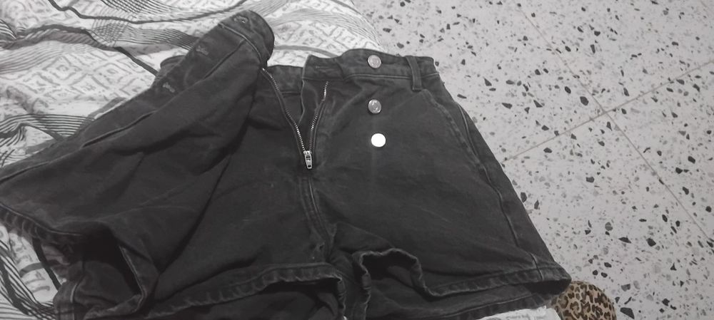 Pantaloni scurți din blug negri, talie înaltă