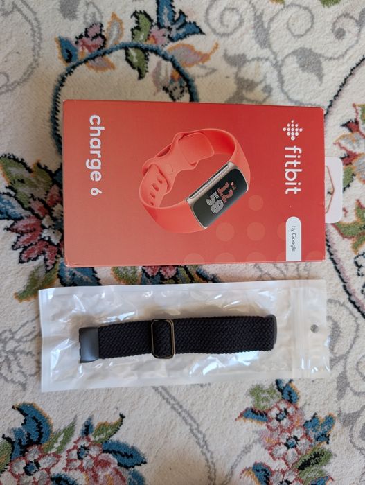 Google Fitbit Charge 6 + qora kamar