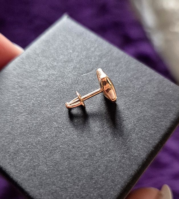 Продам золотые серьги НОВЫЕ