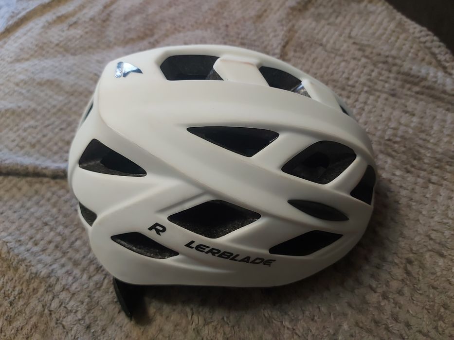 Продам протектор для головы.