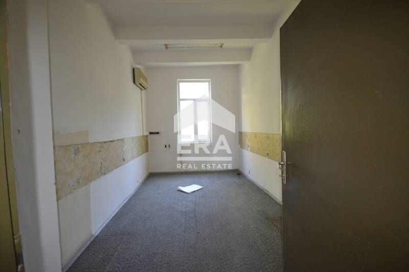 Продава се Офис в Хасково, Център - 566 кв.м за 415 €/кв.м - Снимка #5