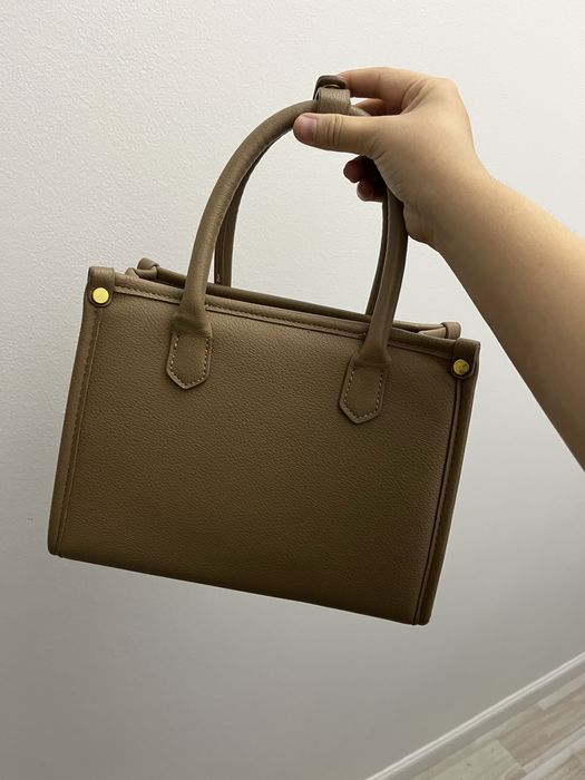 Продаю компактную сумочку