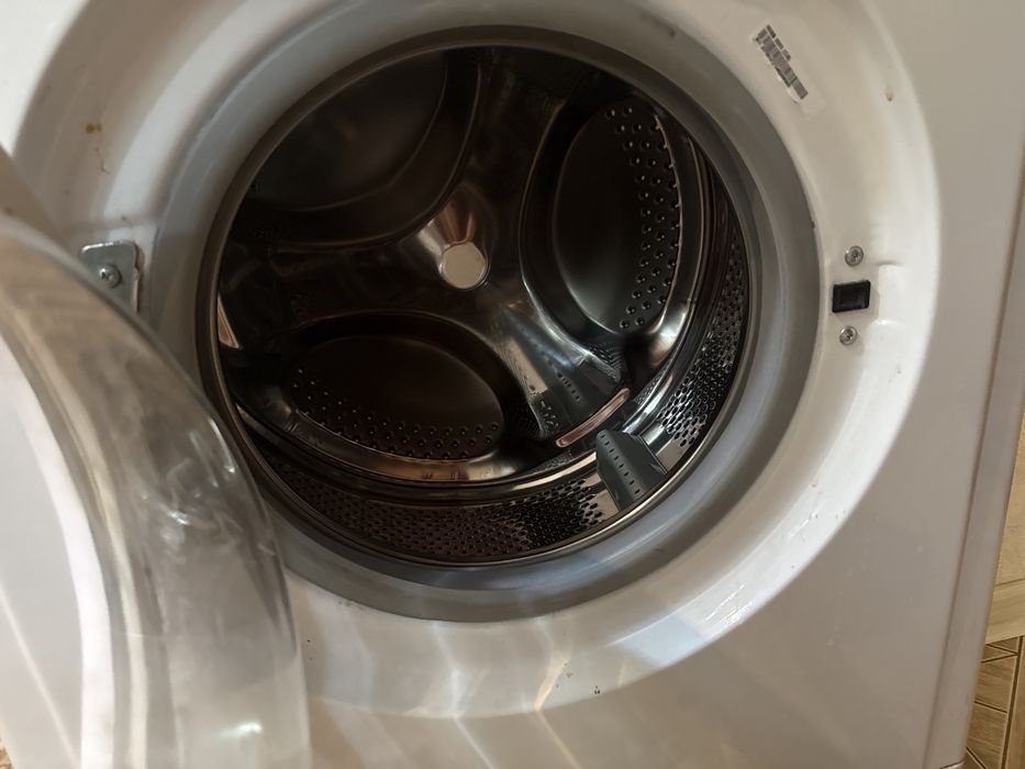 Машинка стиральная Indesit