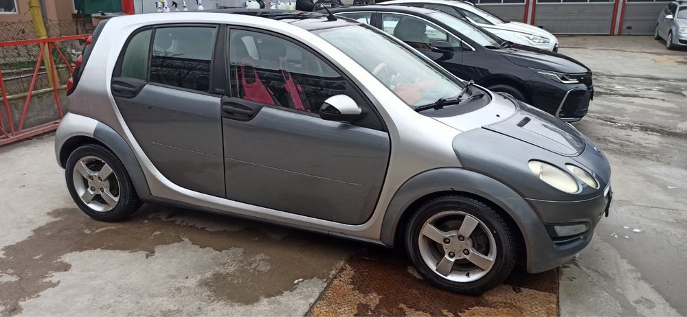 Автомобил Smart for four