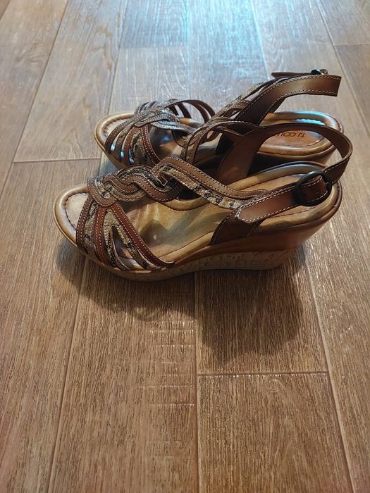 Продам итальянские босоножки
