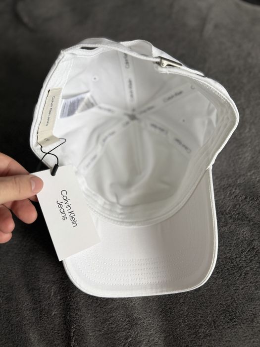 Calvin Klein Jeans seasonal sapca unisex alba cu logo negru os noua