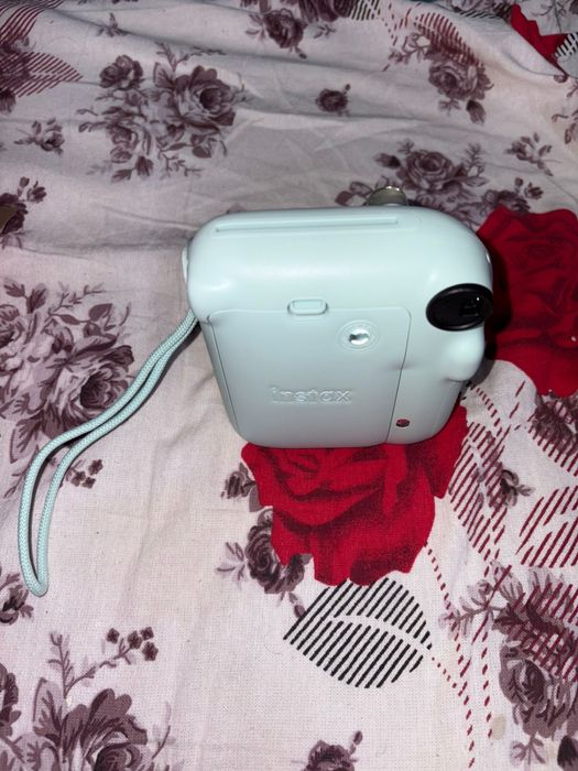 Продам mini instax 12