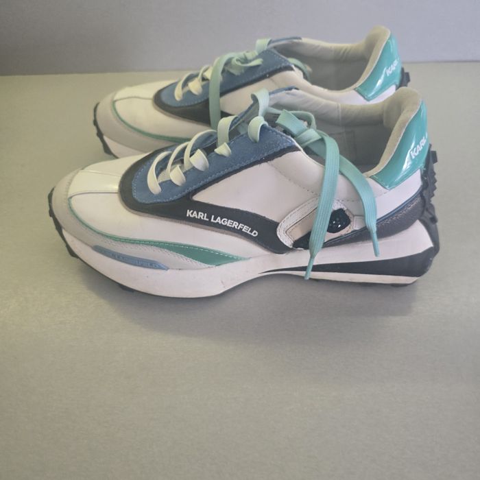 Маратонки кожени бели