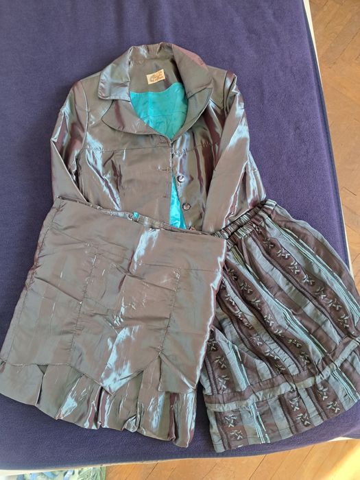 Продавам костюм дизайн Венева Василева от 3 части - сако, две поли