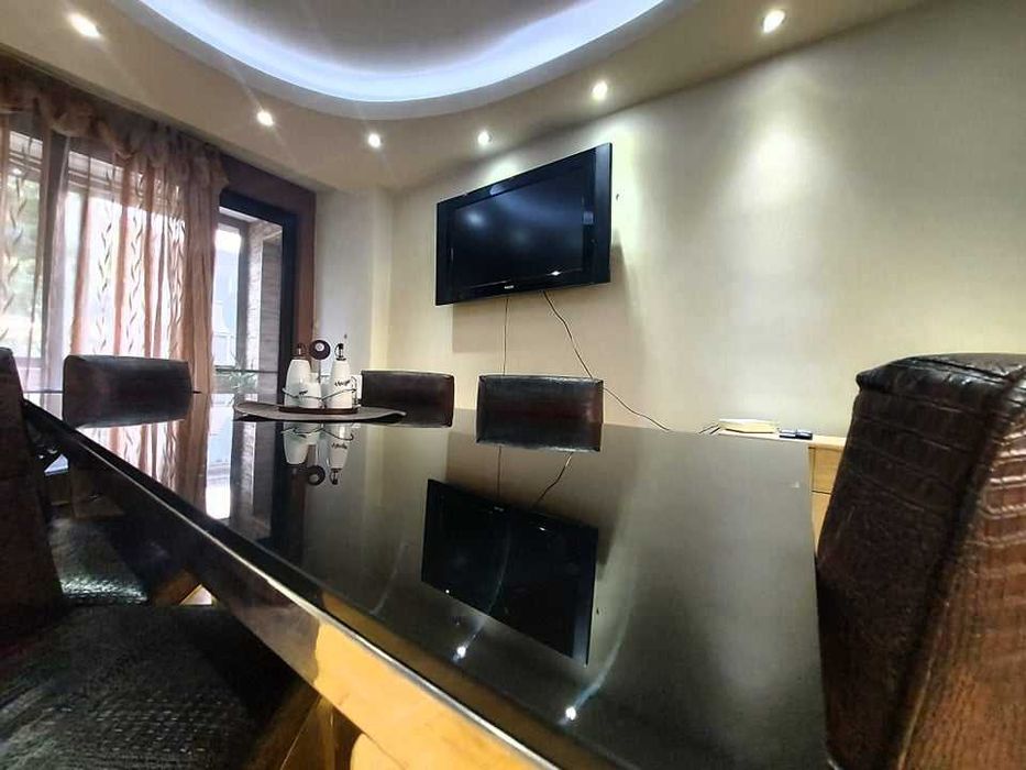 Дава се под наем Четиристаен апартамент в Бургас, Център - 160 кв.м за 408 € - Снимка #3